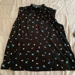 Elle Sleeveless Blouse! Turtleneck look. Size L!